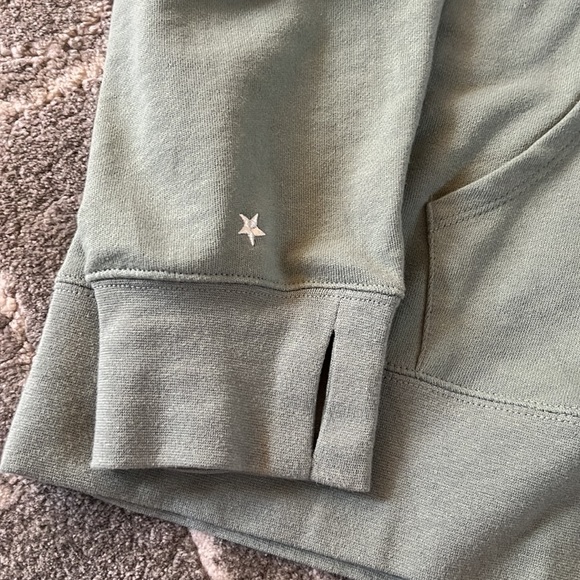 Peace Love World hoodie - Picture 2 of 4